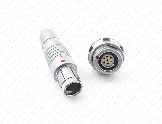 在設計圓形連接器時應考慮哪些電氣特性？